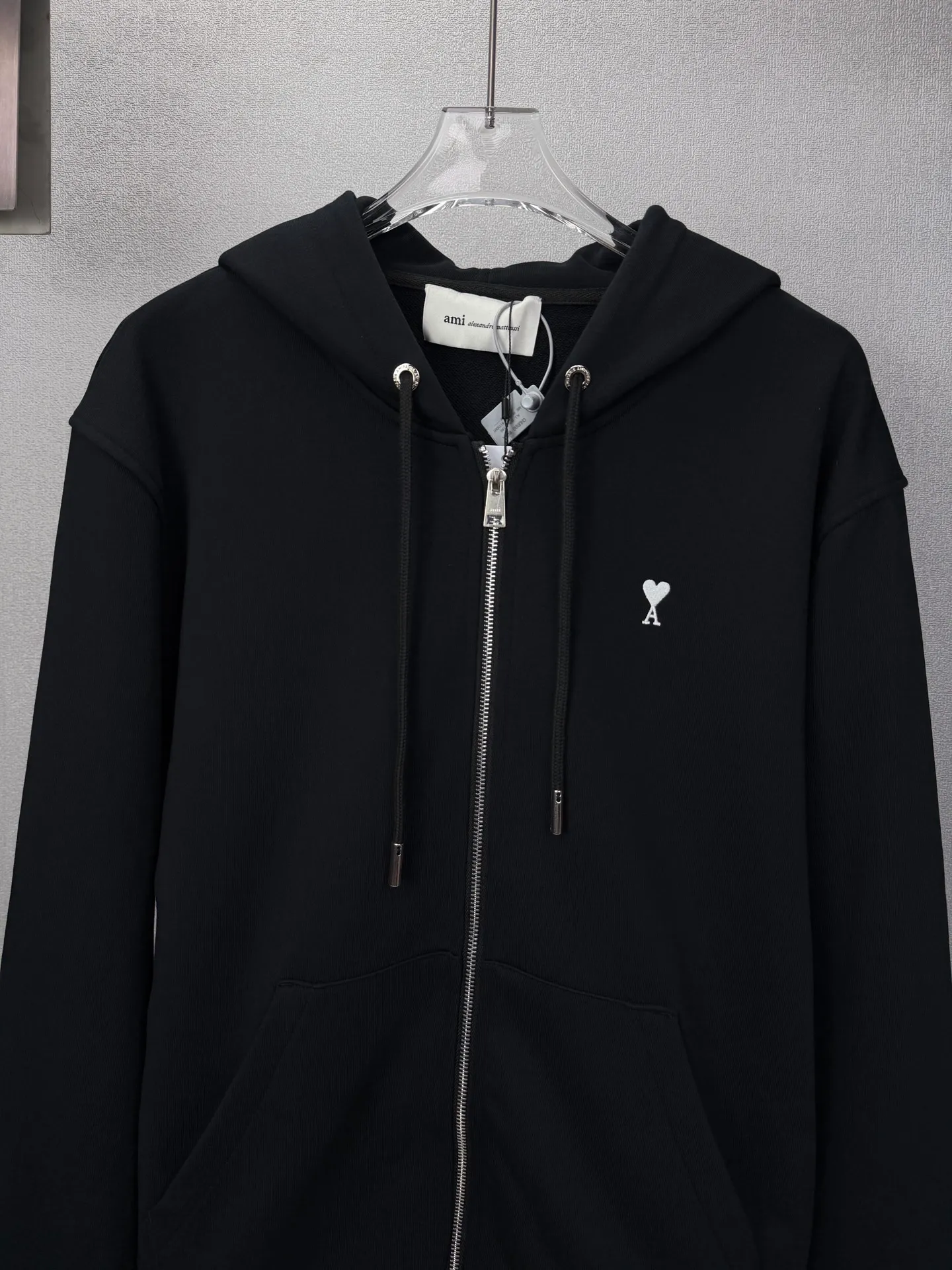 (top version) Ami 2026 New Arrival chest embroidery🪡Love couple style hooded zipper jacket🔥High version🔥High version🔥Original fabric Digital direct printing technology Internet celebrity Same Style High version High Quality😘😘The fabric is made of 430g double-strand pure cotton terry material. It feels very comfortable, fashionable and personalized. It is a super Versatile and good-looking jacket. Very suitable for both men and women. A must-have item for everyone. Packaging, tag, collar label, washed wheat, complete 👍 Color: Black Size: S-XL